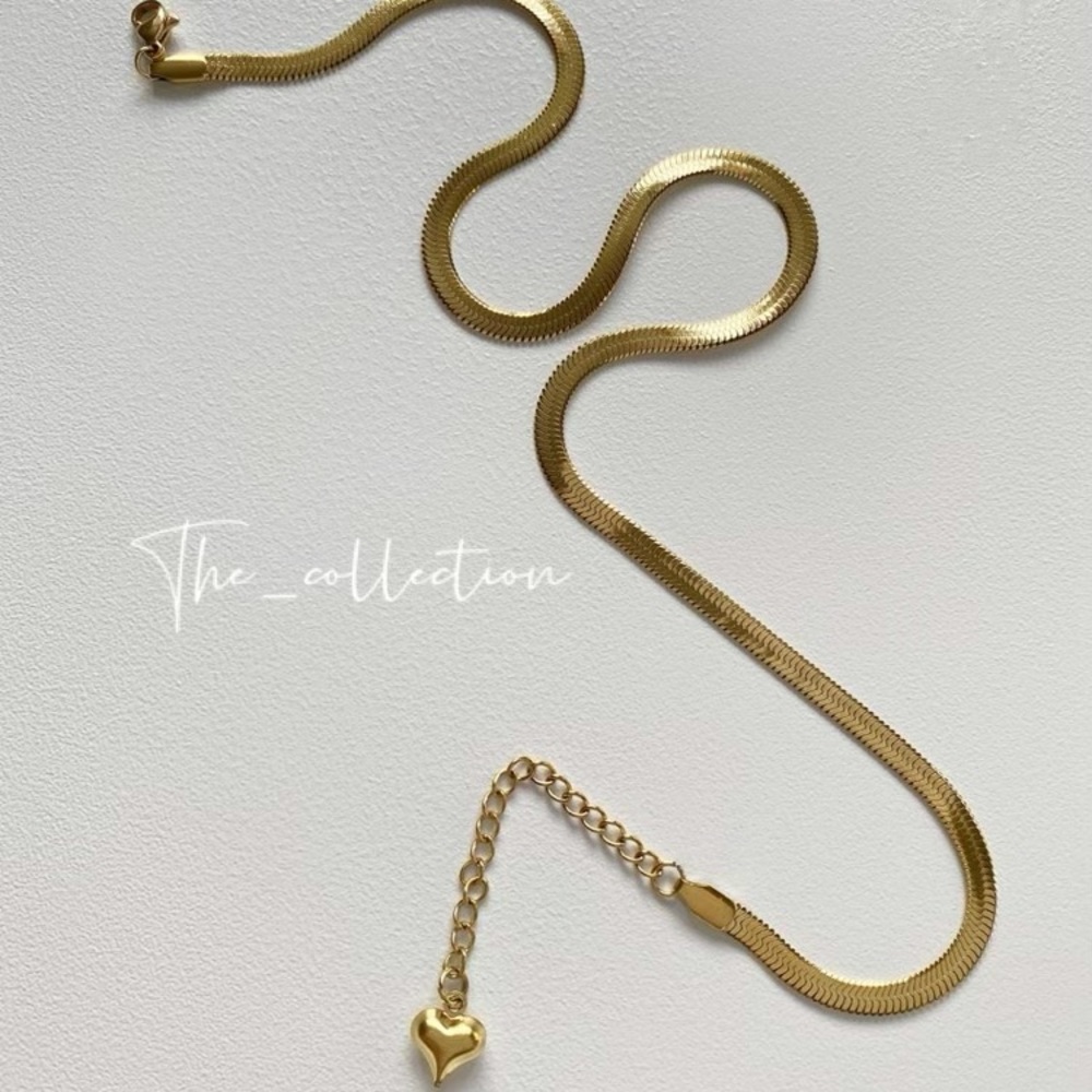 GOLD HERRINGBONE FLAT SNAKE NECKLACE - Picture 2 of 3